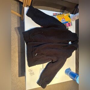 To big- aerie fleece jacket: barely worn! Can be washed before shipped!